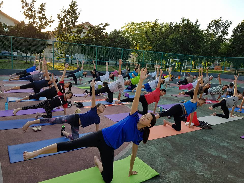 Outdoor Yoga 